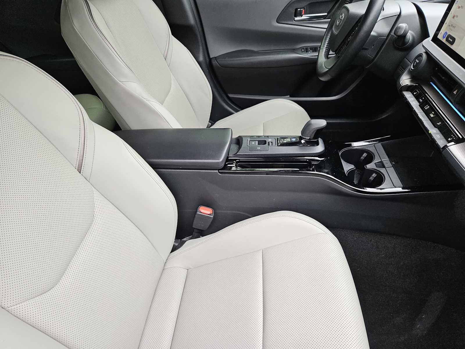 Thumbnail: 2024 Toyota Prius - 14