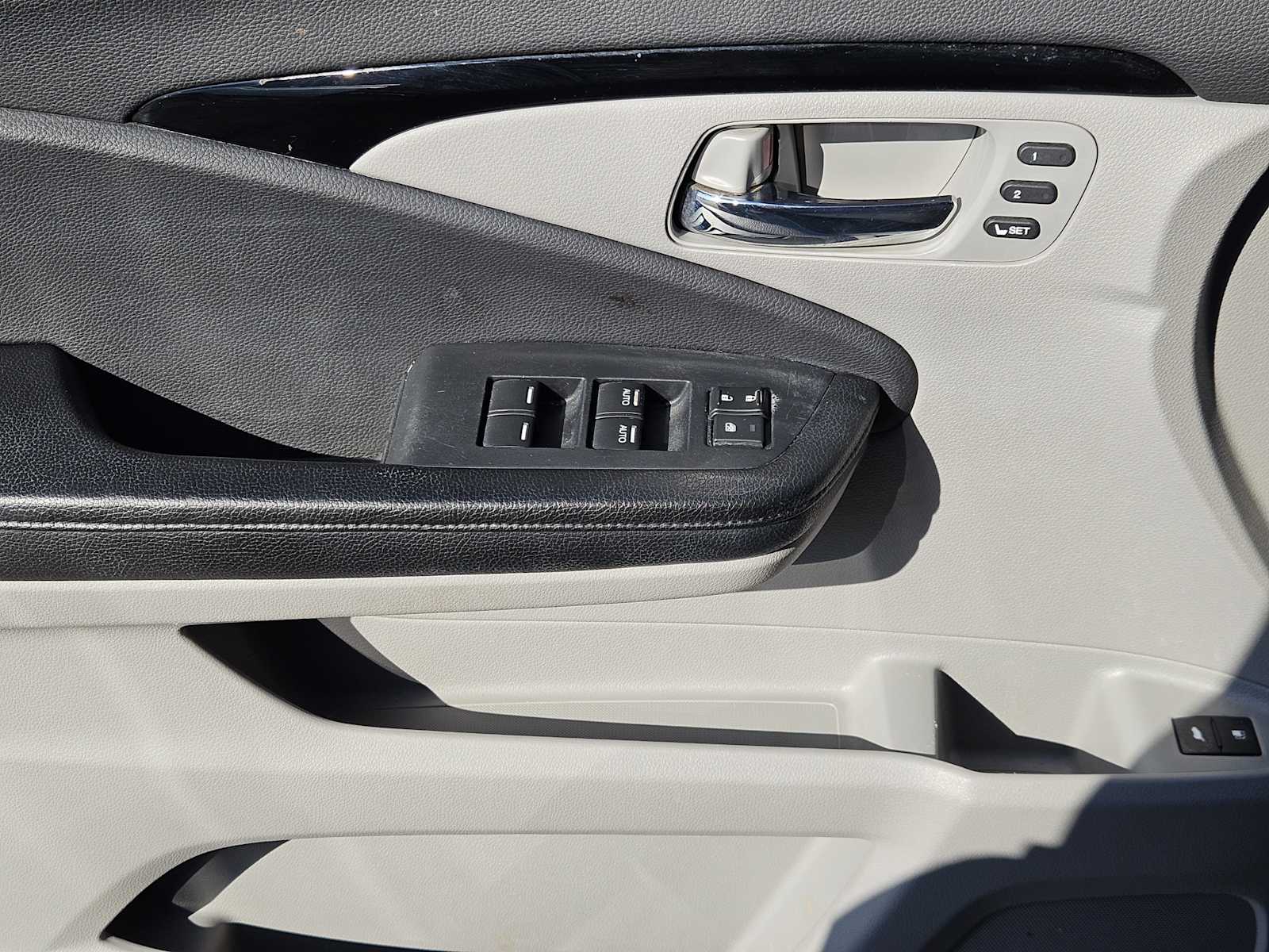 Thumbnail: 2016 Honda Pilot - 23