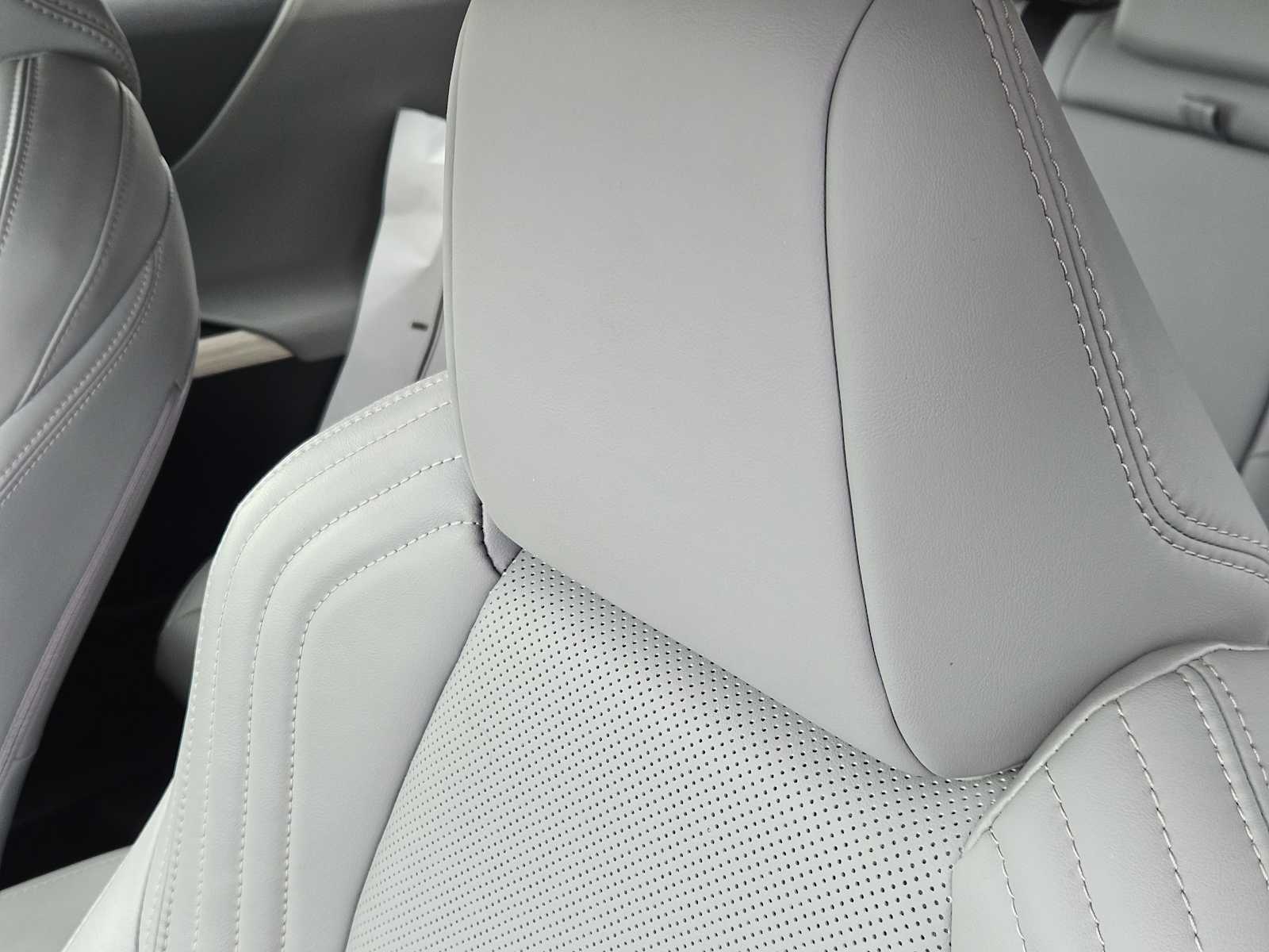 Thumbnail: 2021 Toyota Venza - 15