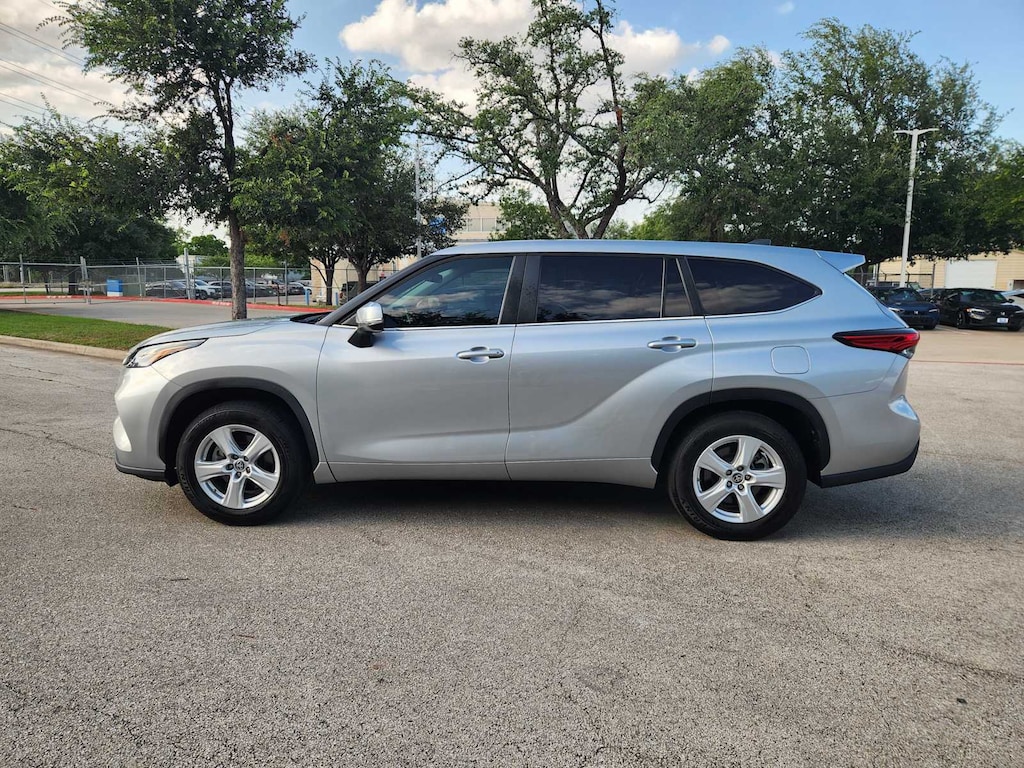 Used 2023 Toyota Highlander LE SUV