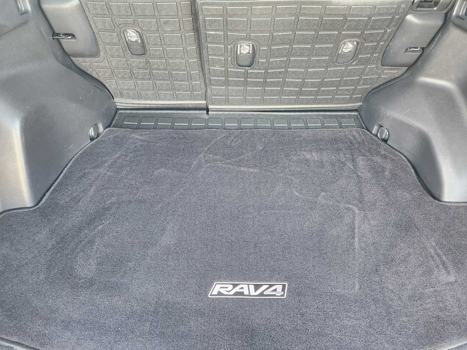 Thumbnail: 2021 Toyota RAV4 - 32