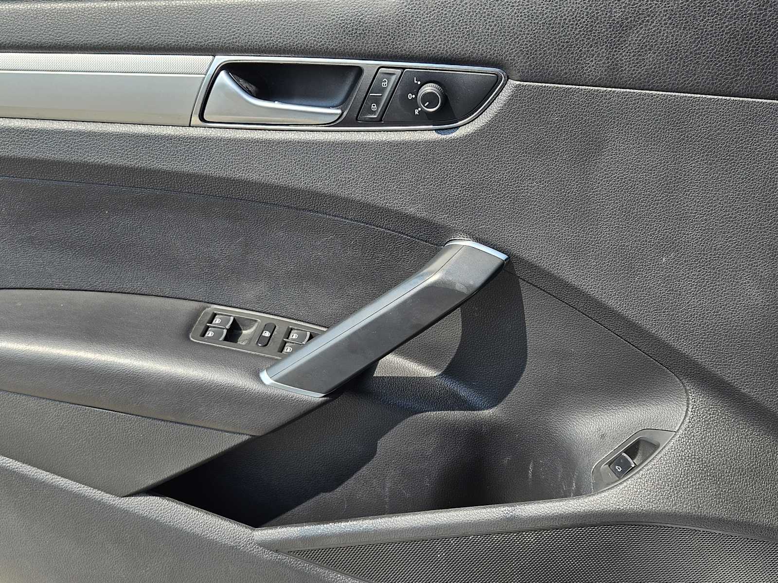 Thumbnail: 2016 Volkswagen Passat - 22