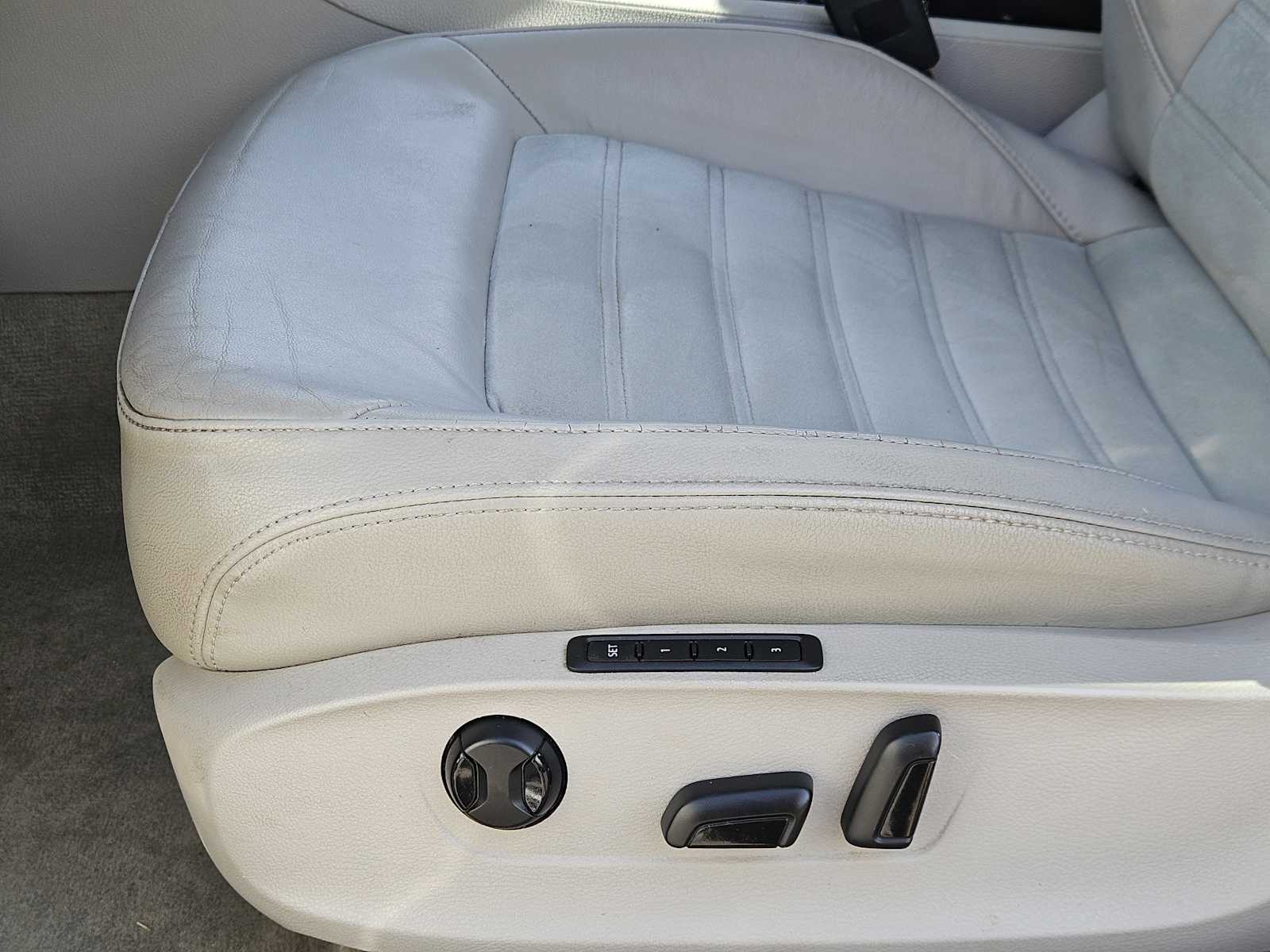 Thumbnail: 2013 Volkswagen Passat - 23