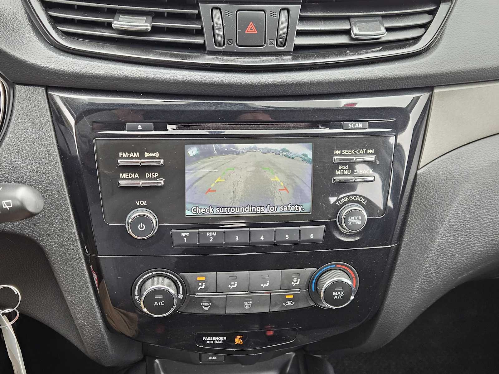 Thumbnail: 2018 Nissan Rogue Sport - 17