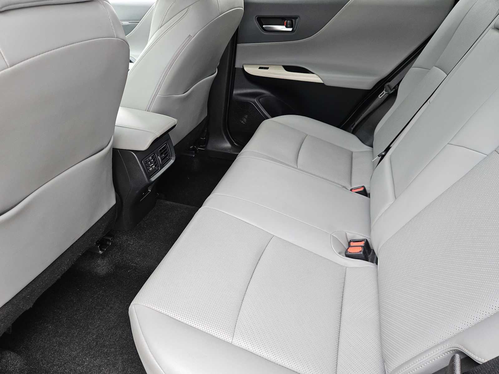 Thumbnail: 2021 Toyota Venza - 28