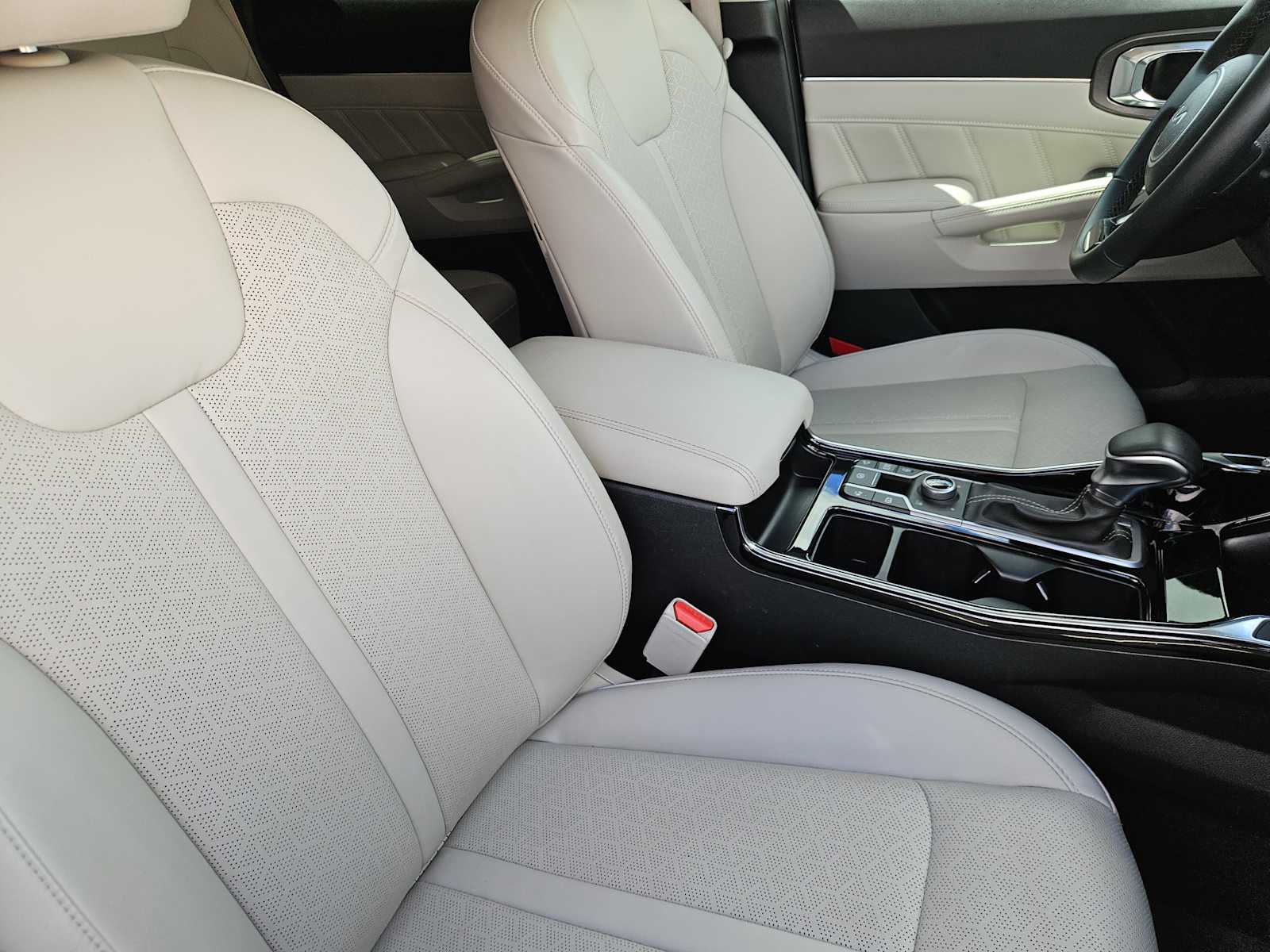 Thumbnail: 2023 Kia Sorento - 14