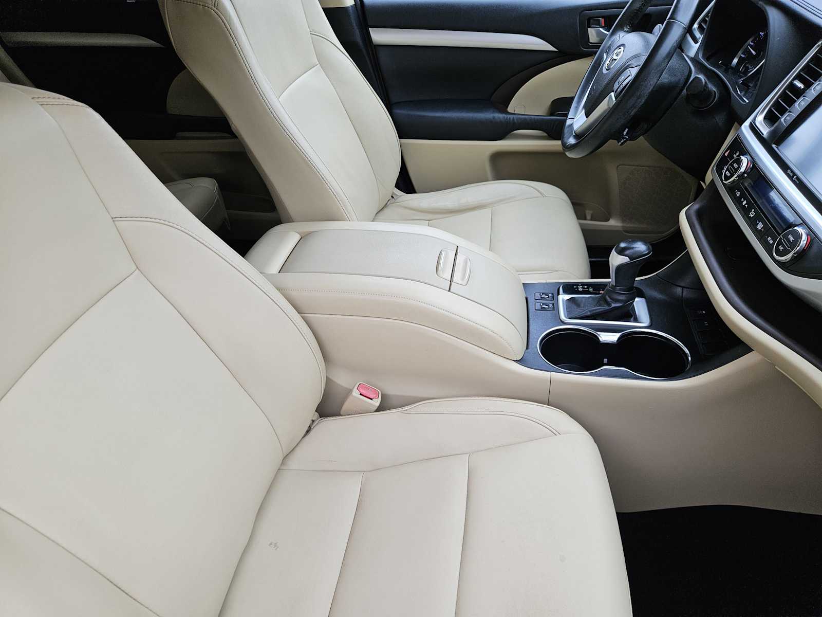 Thumbnail: 2015 Toyota Highlander - 14