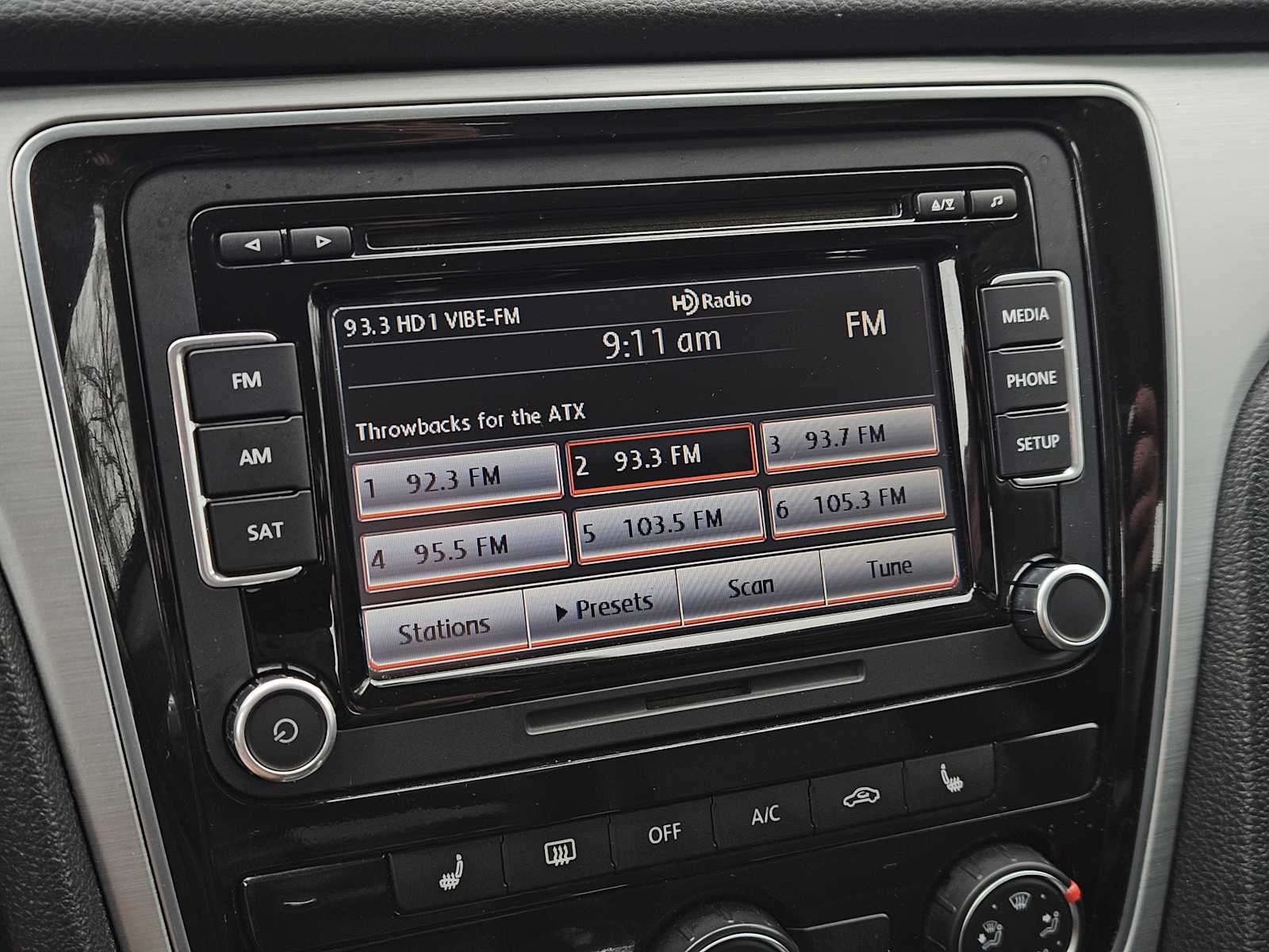 Thumbnail: 2013 Volkswagen Passat - 16