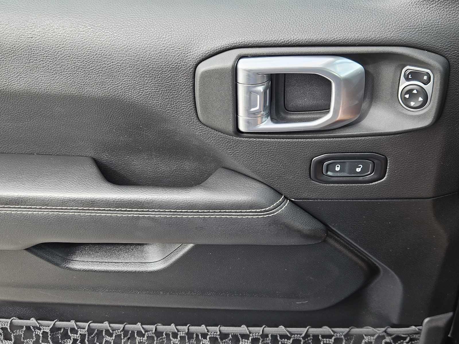 Thumbnail: 2021 Jeep Gladiator - 23