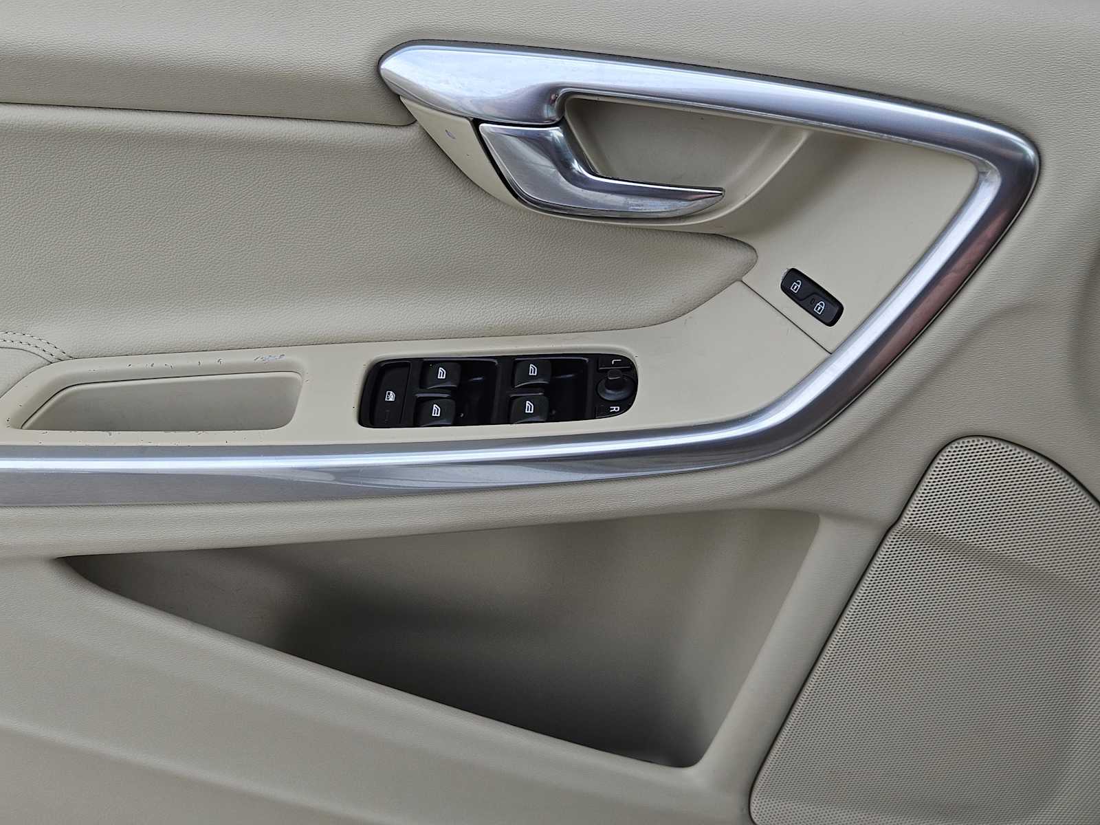 Thumbnail: 2015 Volvo S60 - 21