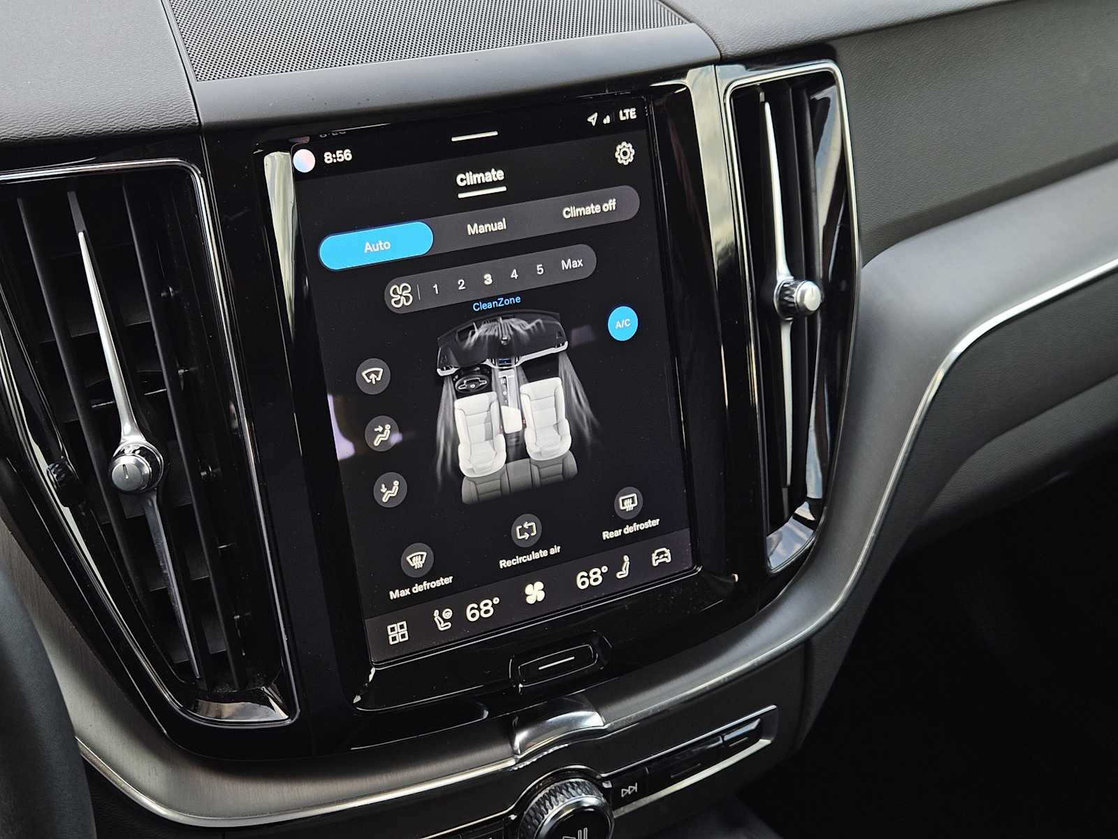 Thumbnail: 2023 Volvo XC60 - 19