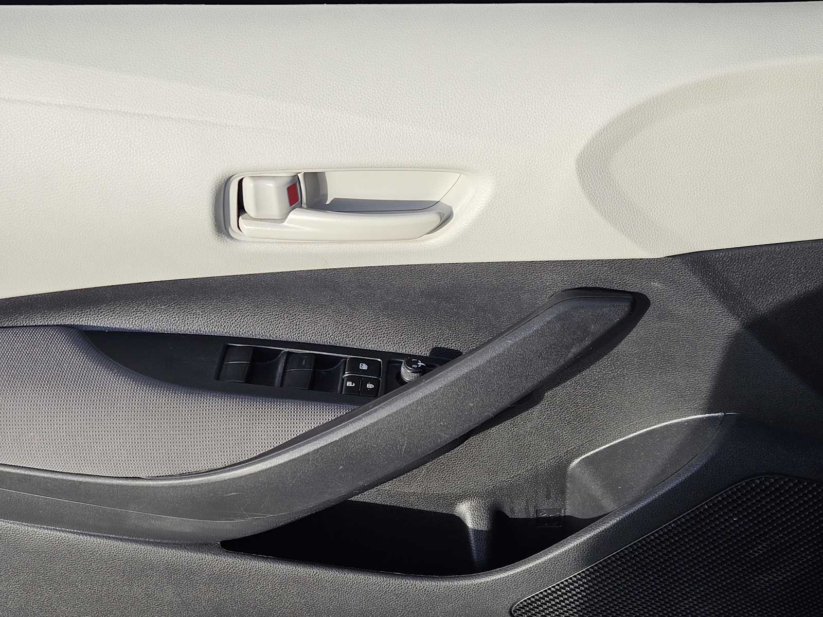 Thumbnail: 2023 Toyota Corolla - 22