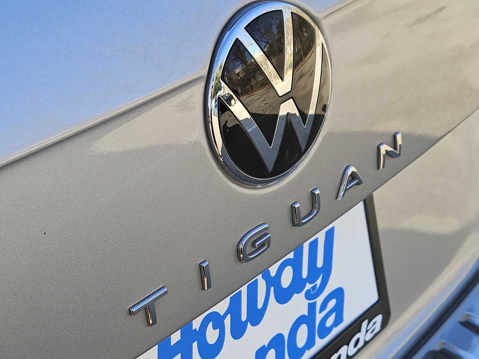 Thumbnail: 2022 Volkswagen Tiguan - 12