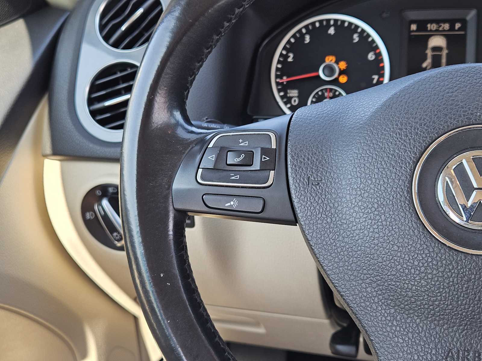 Thumbnail: 2014 Volkswagen Tiguan - 27