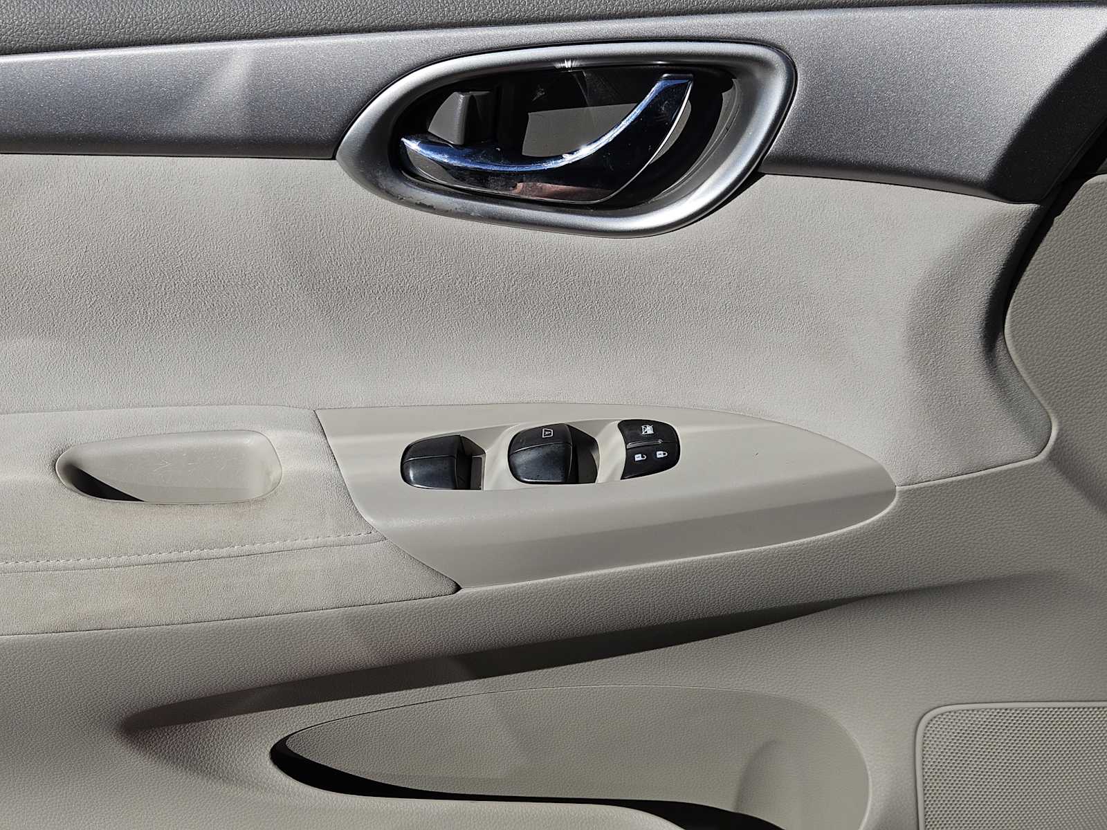 Thumbnail: 2013 Nissan Sentra - 20