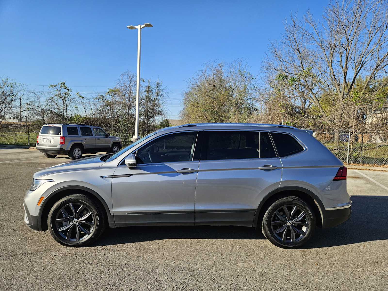 Thumbnail: 2022 Volkswagen Tiguan - 4