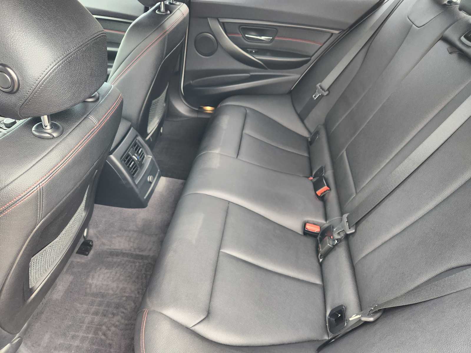 Thumbnail: 2015 BMW 3 Series - 31