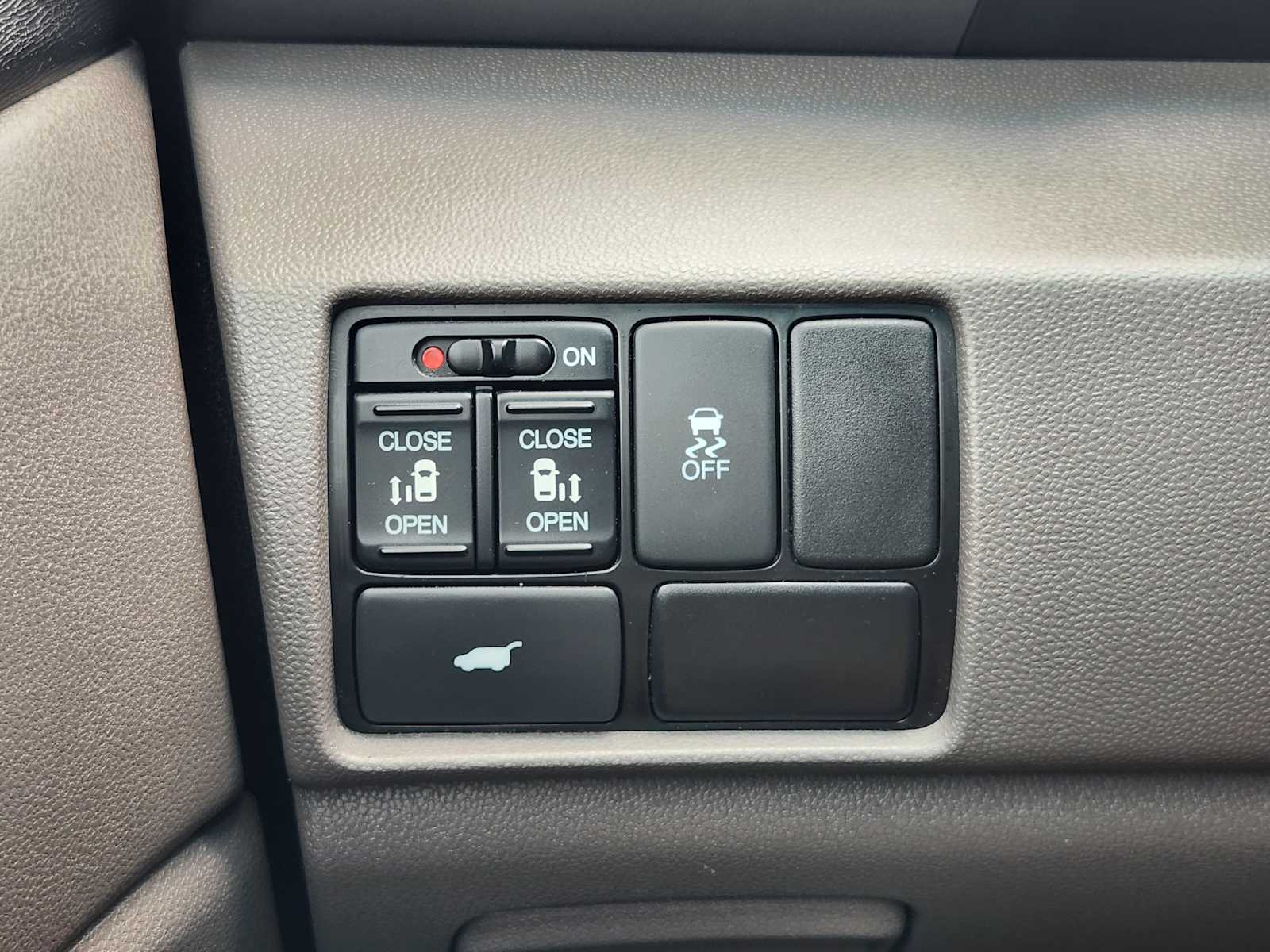 Thumbnail: 2011 Honda Odyssey - 22