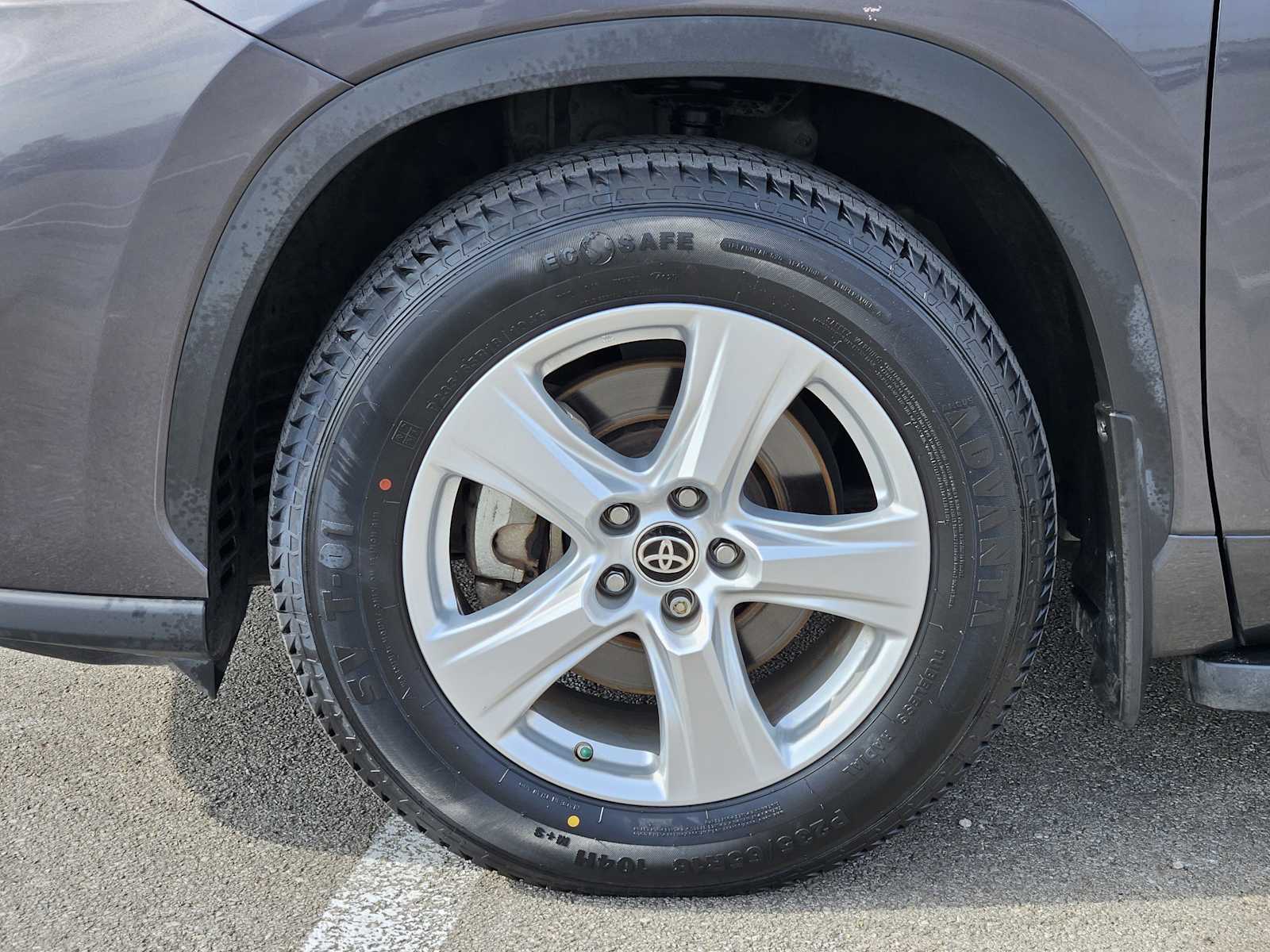 Thumbnail: 2022 Toyota Highlander - 9