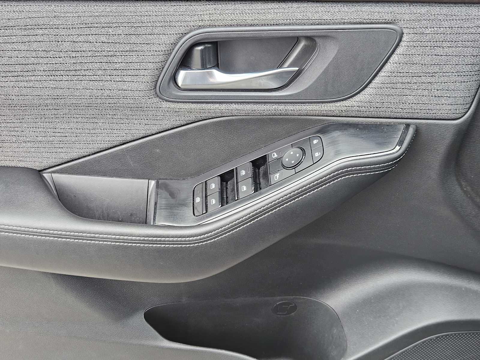 Thumbnail: 2023 Nissan Rogue - 22