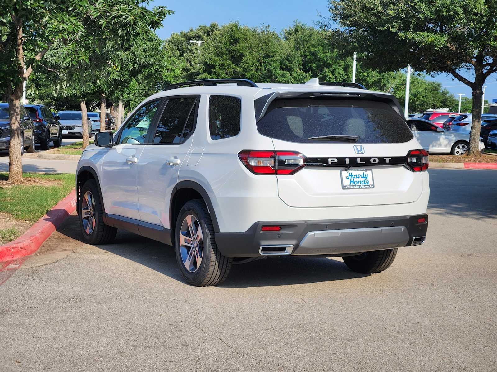Thumbnail: 2026 Honda Pilot - 4