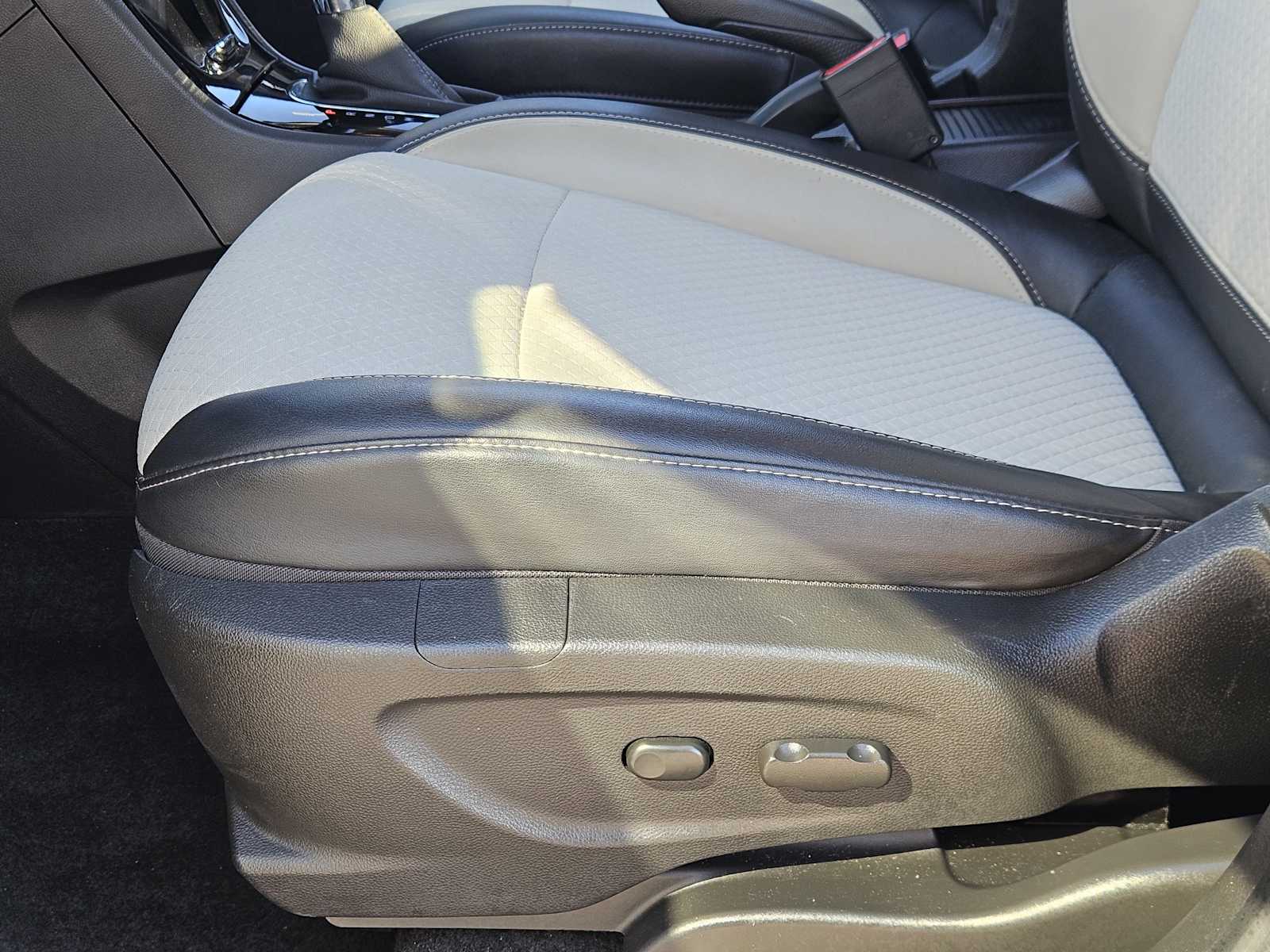 Thumbnail: 2019 Buick Encore - 22