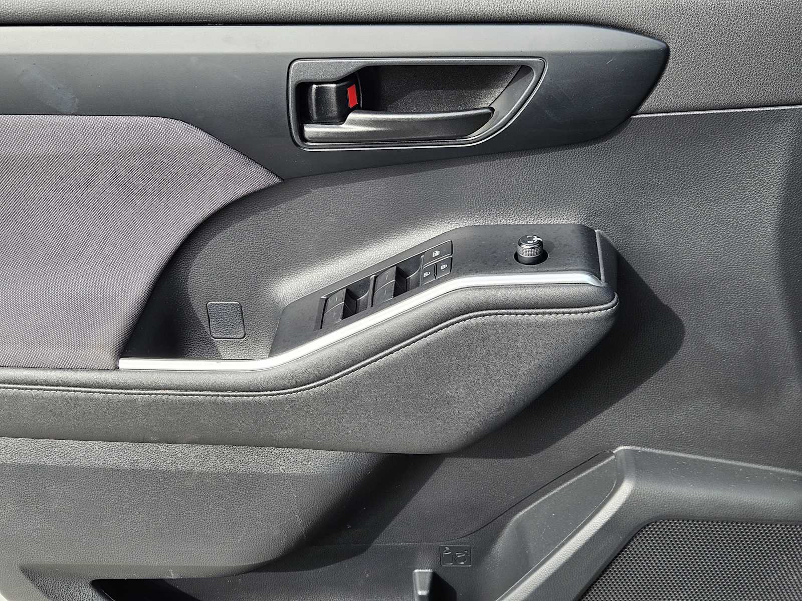 Thumbnail: 2023 Toyota Highlander - 23