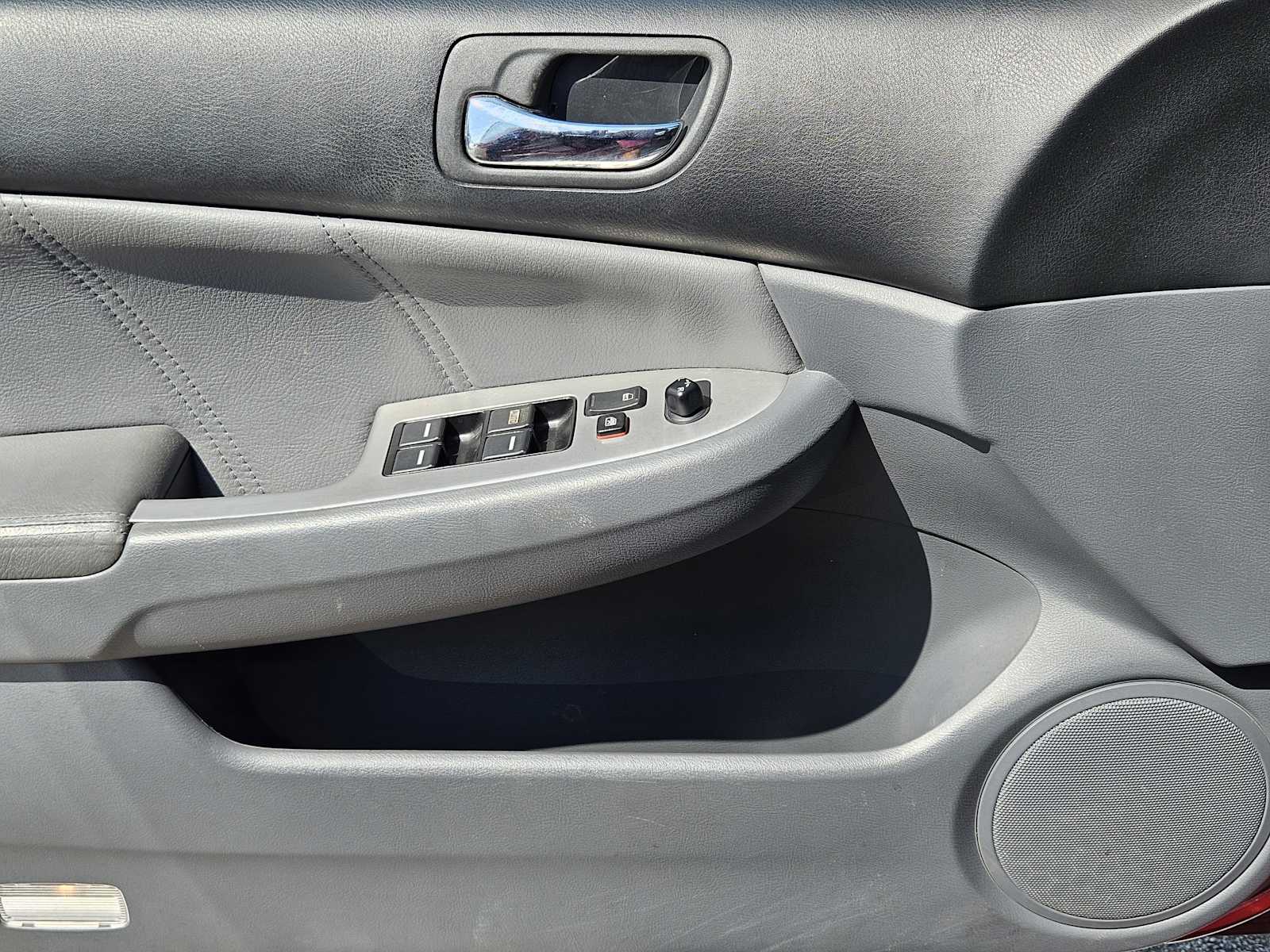 Thumbnail: 2004 Honda Accord - 20
