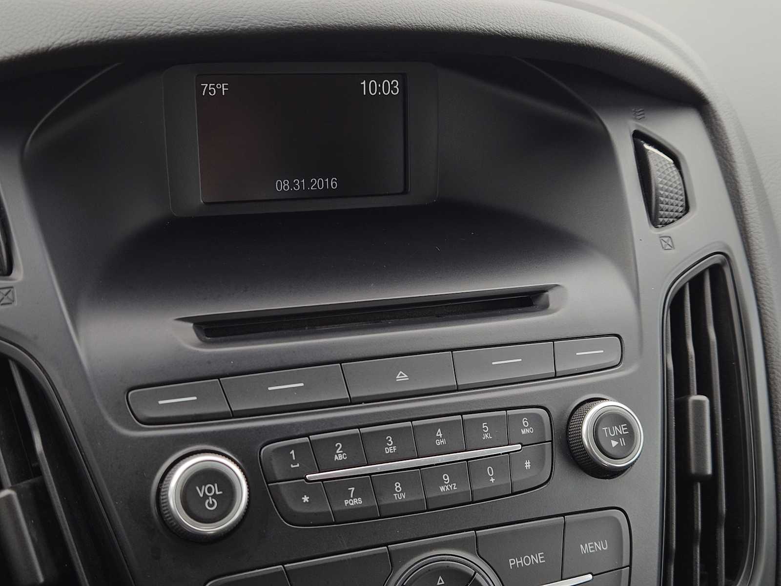 Thumbnail: 2016 Ford Focus - 17