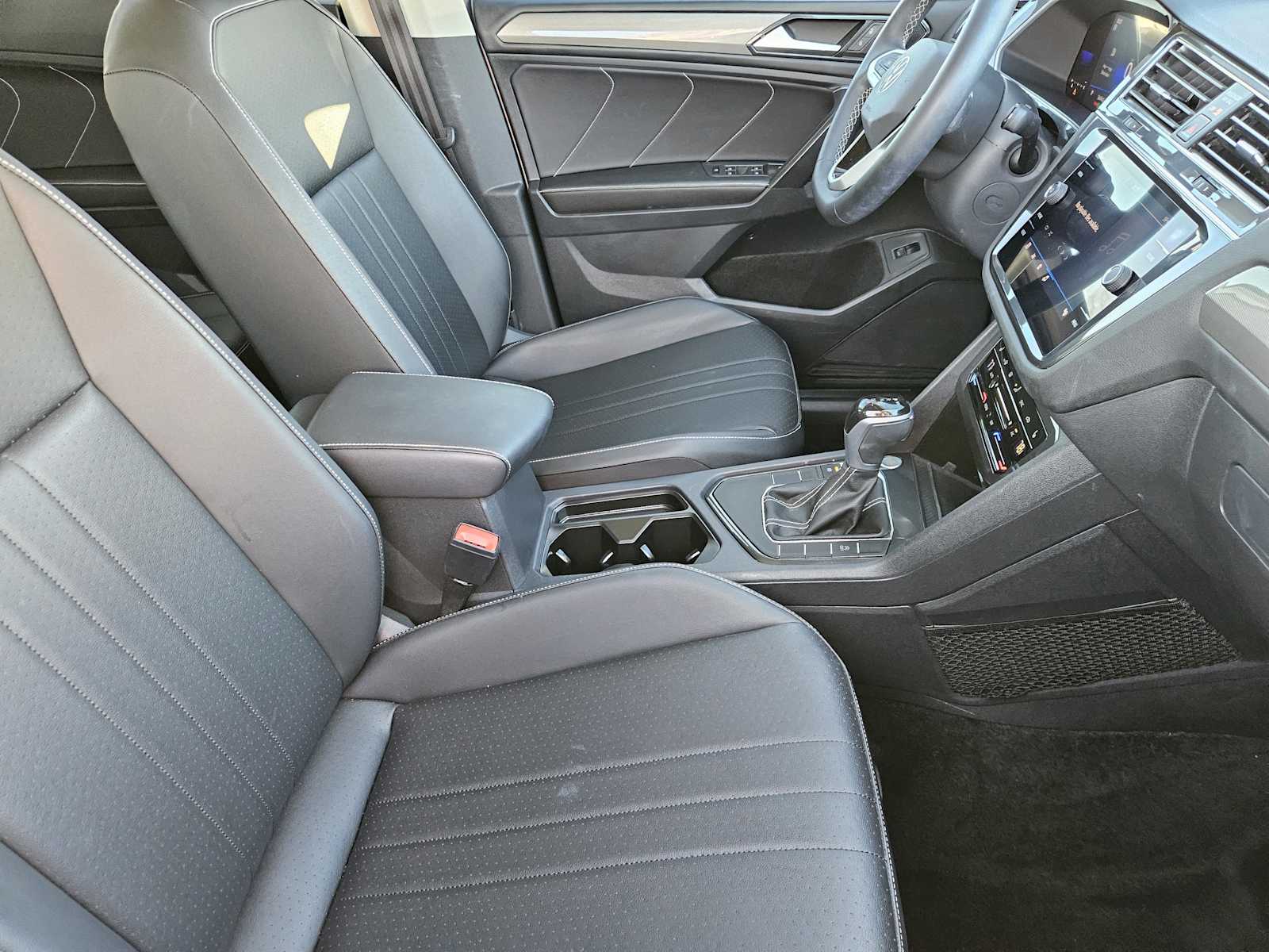 Thumbnail: 2022 Volkswagen Tiguan - 14