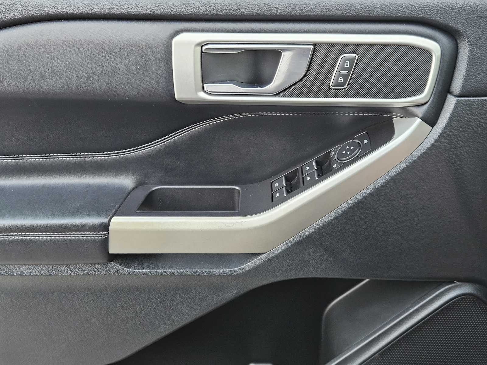 Thumbnail: 2020 Ford Explorer - 22