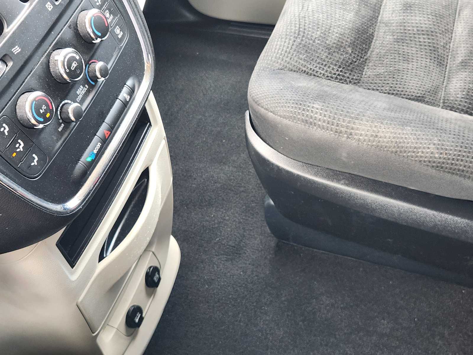 Thumbnail: 2019 Dodge Grand Caravan - 19