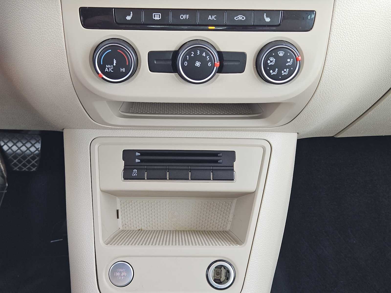 Thumbnail: 2014 Volkswagen Tiguan - 19