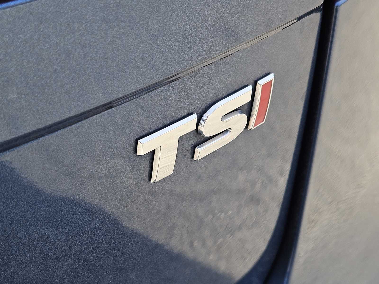 Thumbnail: 2018 Volkswagen Tiguan - 12