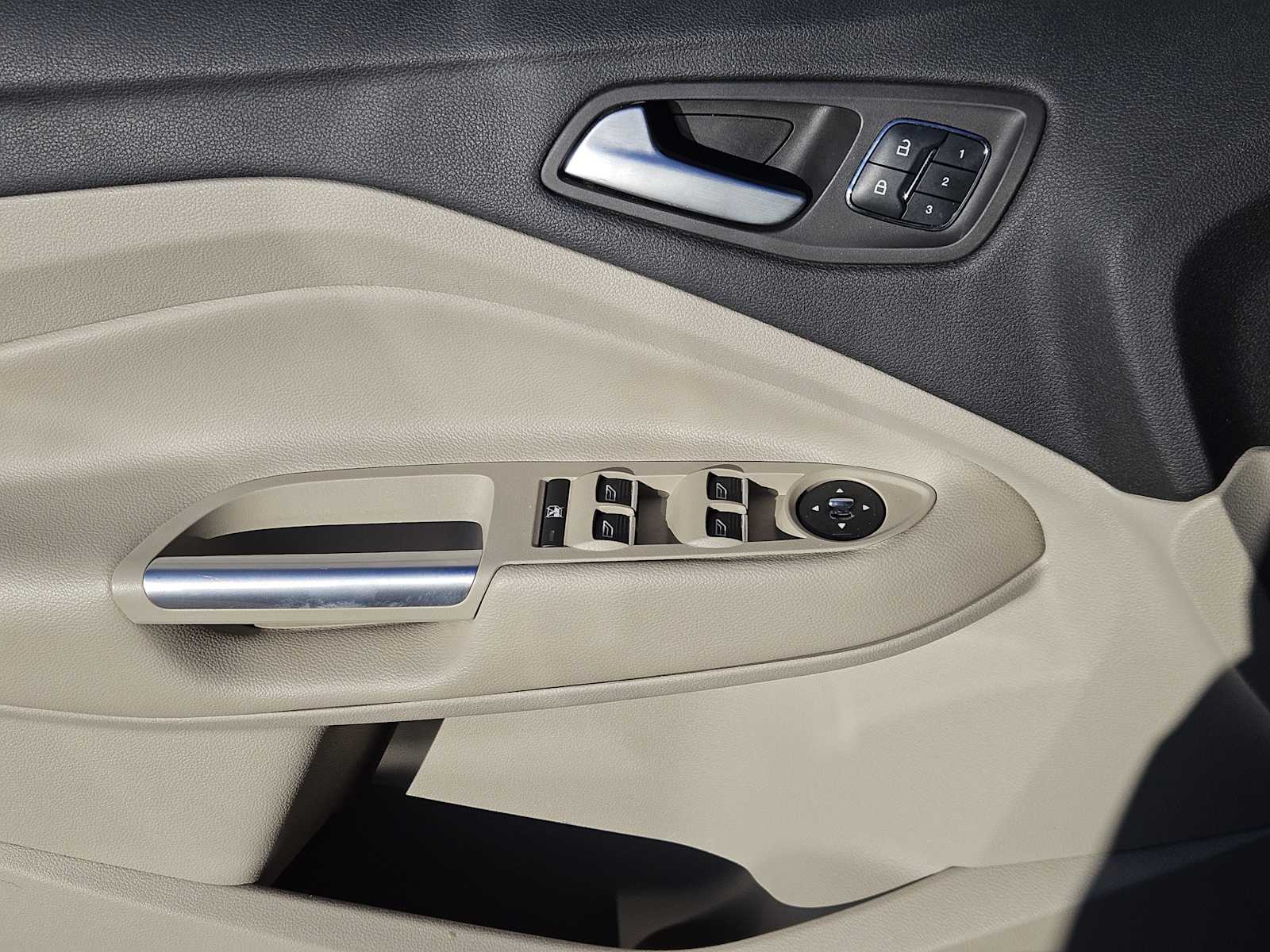 Thumbnail: 2016 Ford Escape - 22