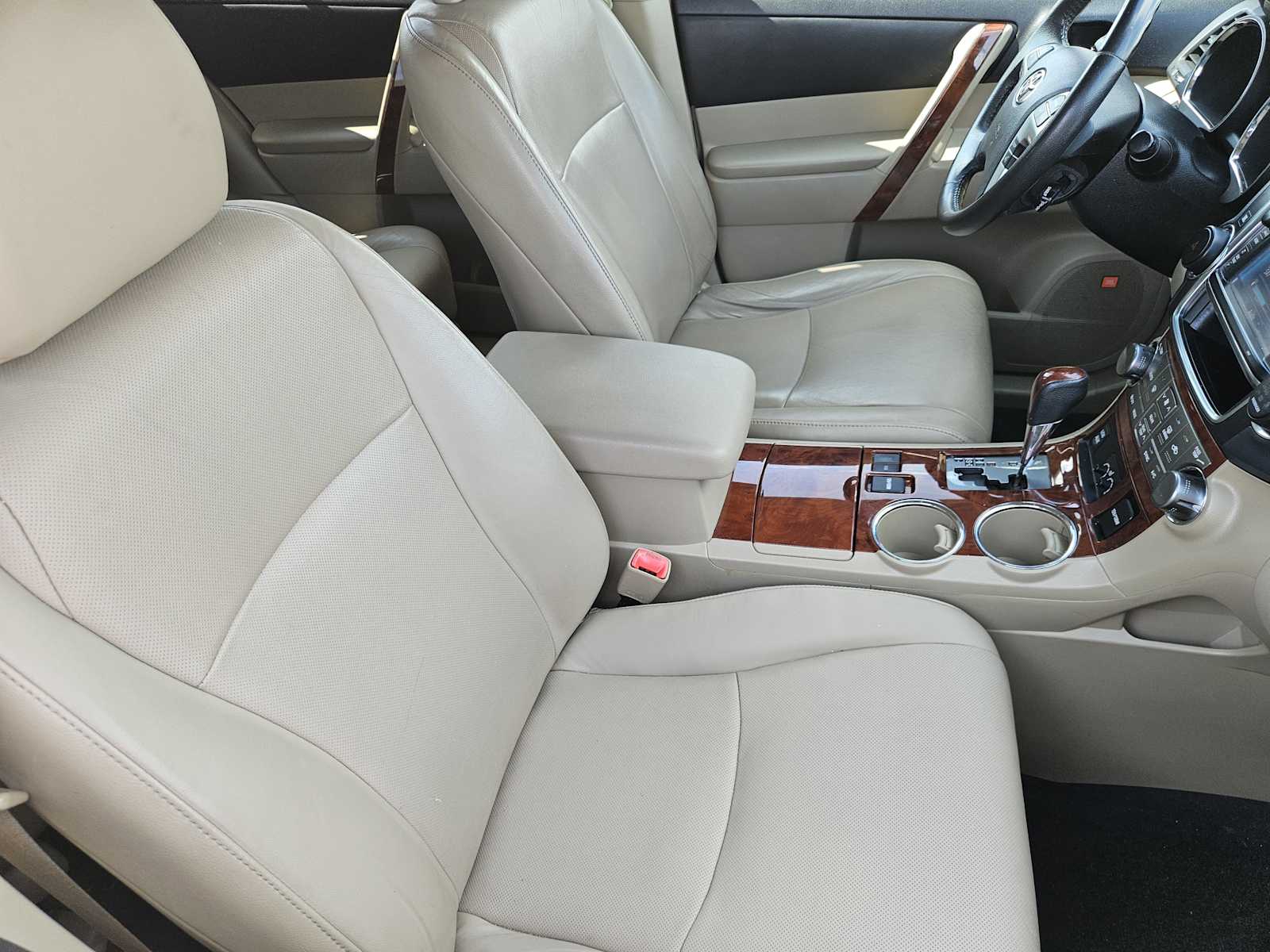 Thumbnail: 2013 Toyota Highlander - 13