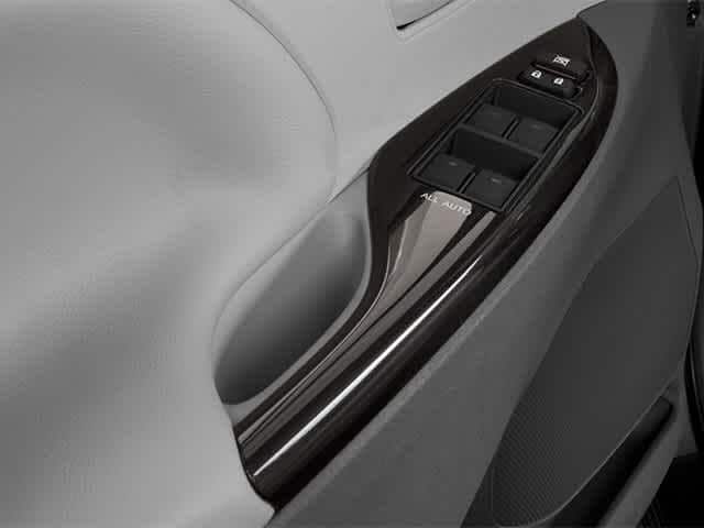 Thumbnail: 2014 Toyota Sienna - 17