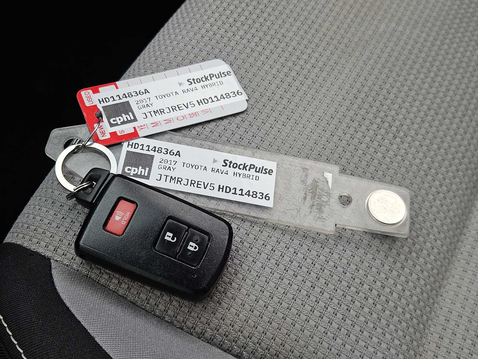 Thumbnail: 2017 Toyota RAV4 - 34