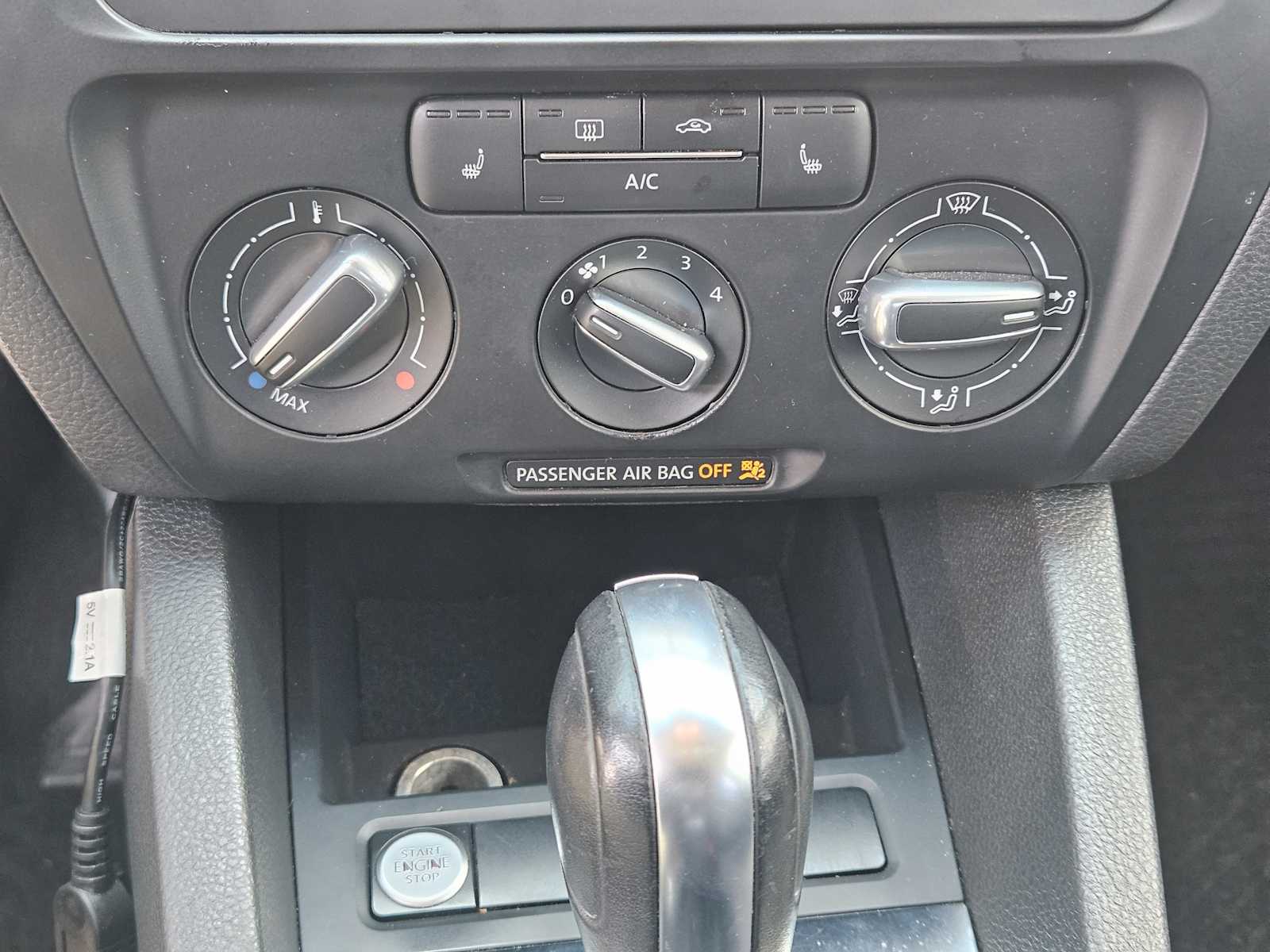 Thumbnail: 2013 Volkswagen Jetta - 18