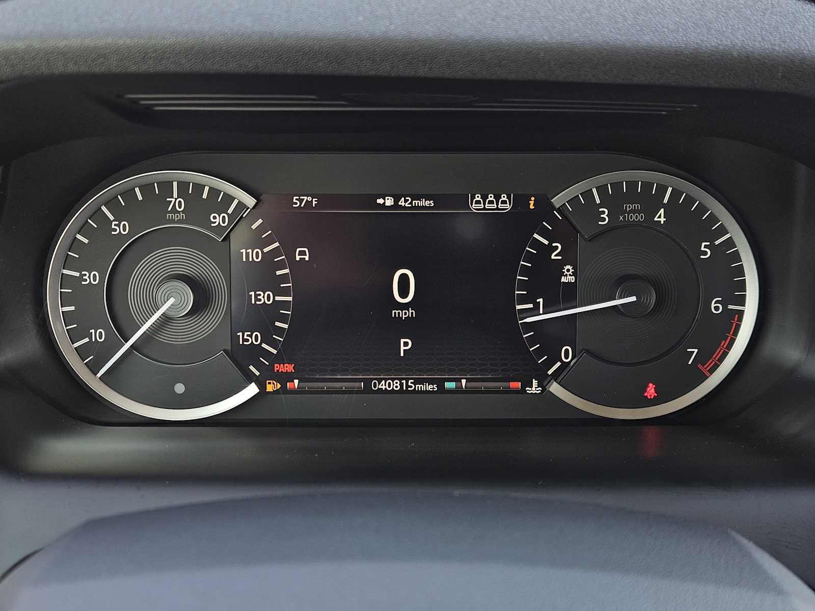 Thumbnail: 2020 Land Rover Discovery Sport - 16