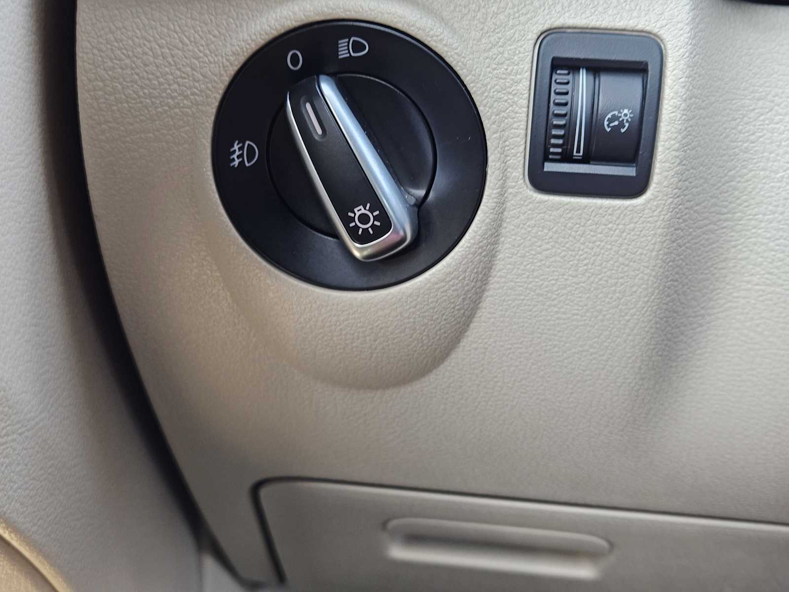 Thumbnail: 2014 Volkswagen Tiguan - 22