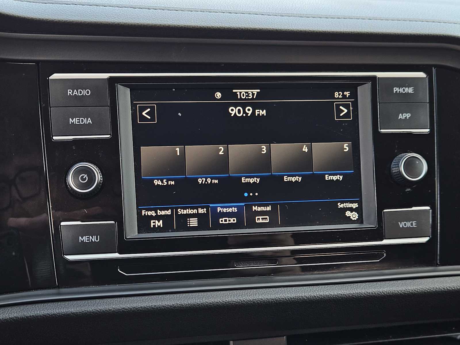 Thumbnail: 2021 Volkswagen Jetta - 16