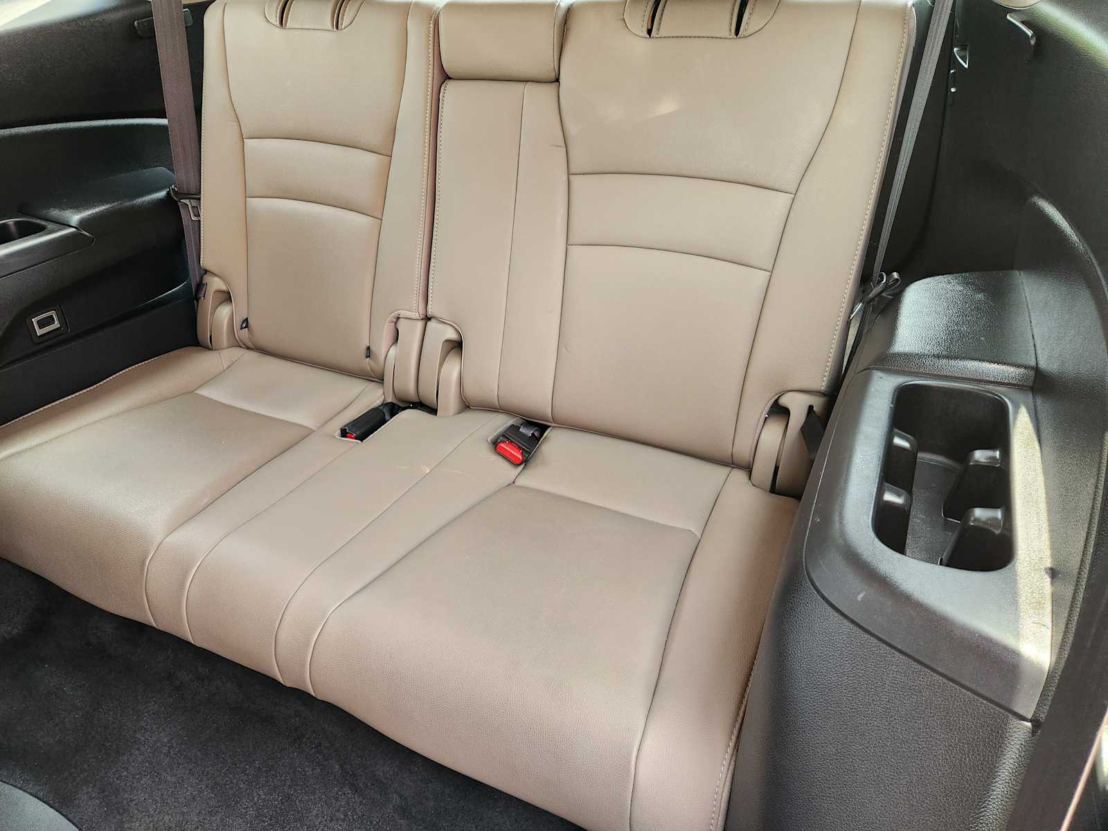 Thumbnail: 2017 Honda Pilot - 31