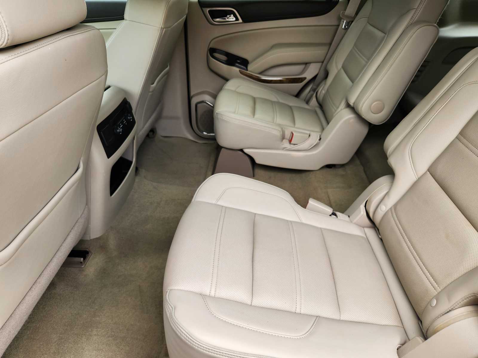 Thumbnail: 2017 GMC Yukon - 29
