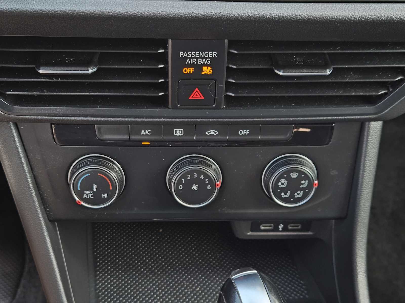 Thumbnail: 2021 Volkswagen Jetta - 18