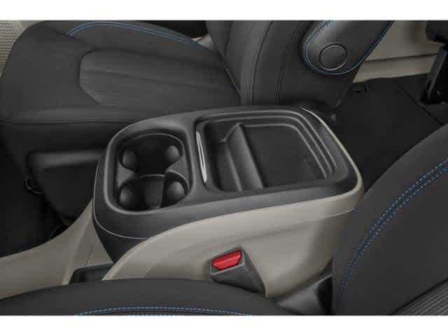 Thumbnail: 2021 Chrysler Pacifica - 17
