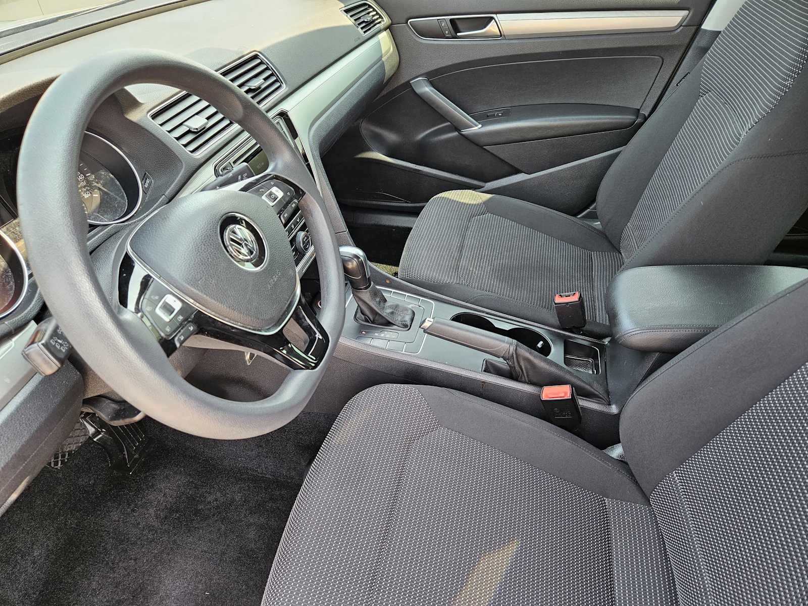 Thumbnail: 2016 Volkswagen Passat - 13