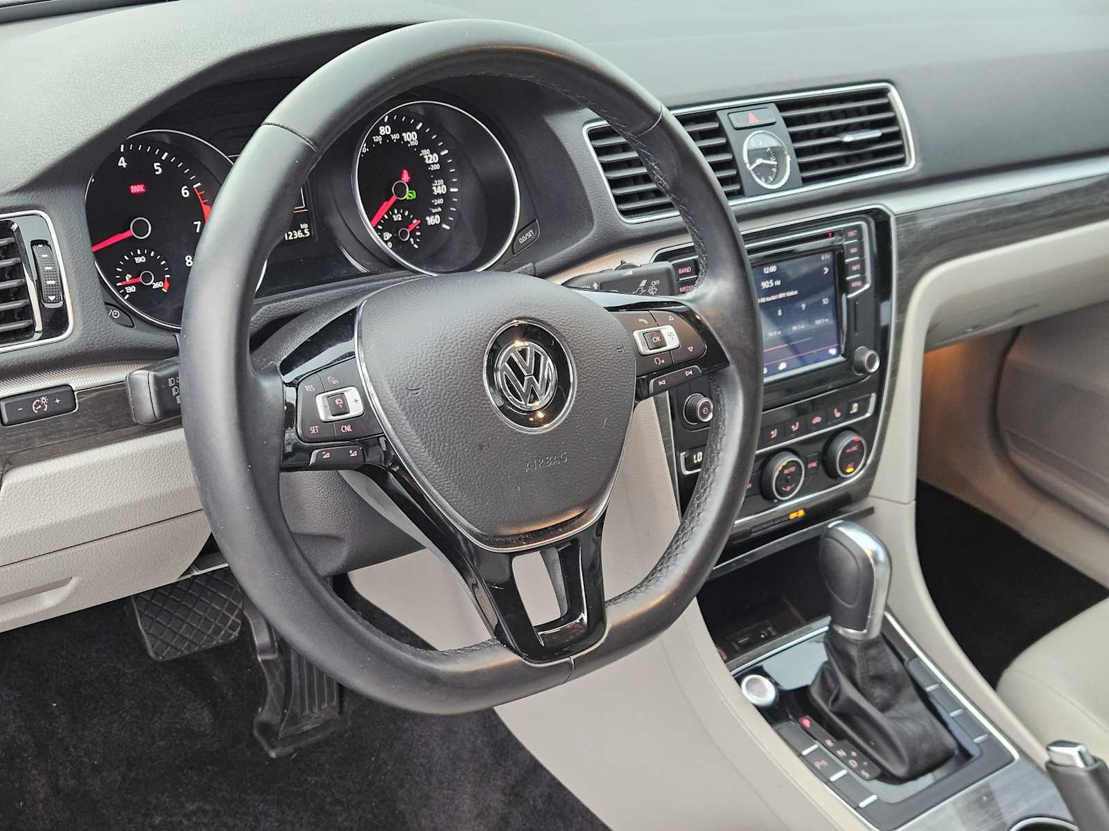 Thumbnail: 2017 Volkswagen Passat - 2