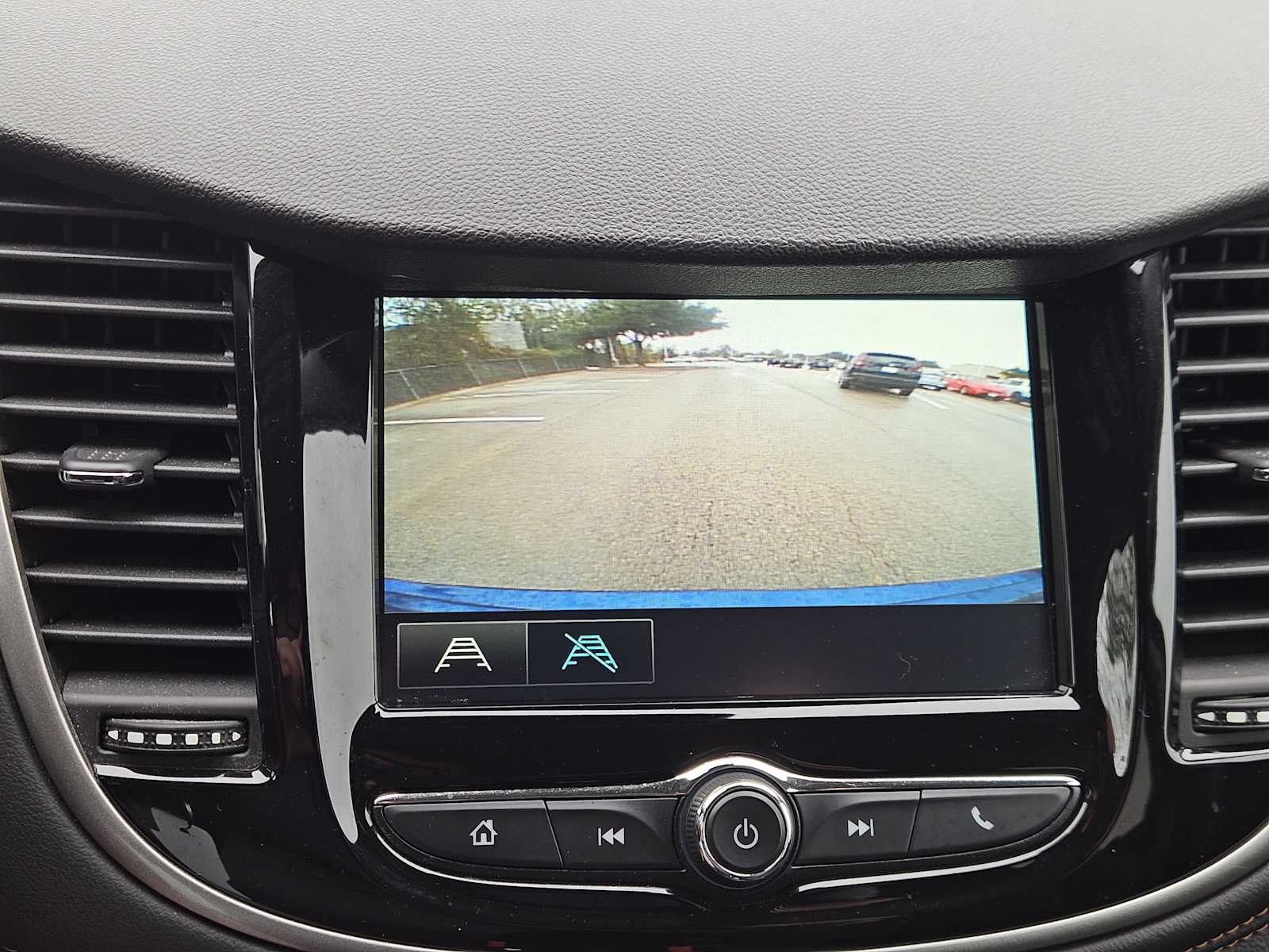 Thumbnail: 2017 Chevrolet Trax - 18