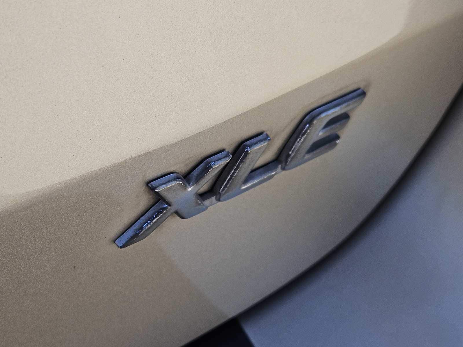 Thumbnail: 2011 Toyota Sienna - 11